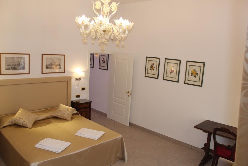 Sissi Suite Venice Room photo